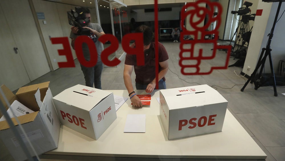 Imagen de las urnas de las primarias del PSOE