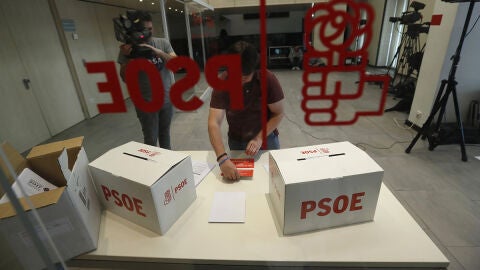 Imagen de las urnas de las primarias del PSOE