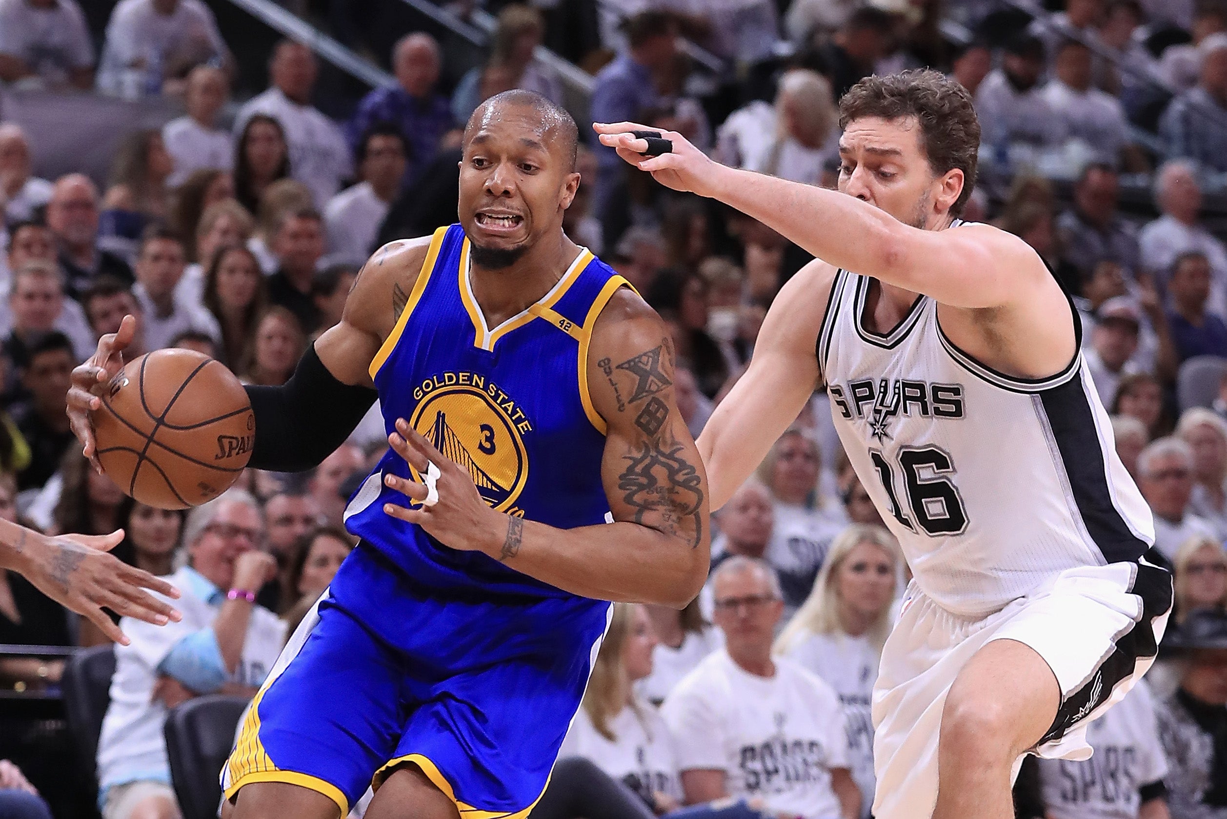Los Spurs de Pau Gasol también pierden el tercer partido y los Warriors se quedan a una victoria de la final Los Spurs de Pau Gasol también pierden el tercer partido y los Warriors se quedan a una victoria de la final