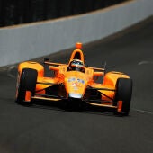Fernando Alonso rueda en el óvalo de Indianápolis
