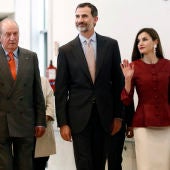 Los Reyes, junto con don Juan Carlos y doña Sofía, han presidido hoy el décimo aniversario del Centro Alzhéimer que patrocina la Fundación Reina Sofía