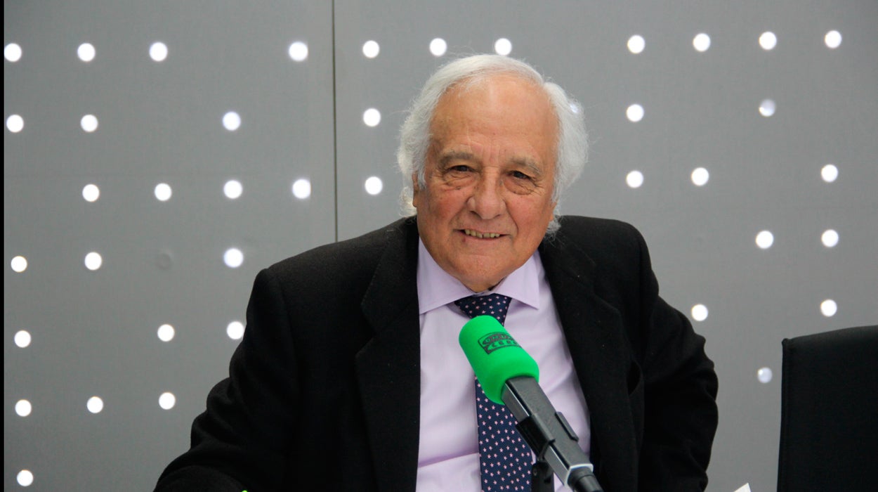 Raúl del Pozo: "Los ídolos épicos de la juventud asesorados por caimanes mangonean Hacienda" Raúl del Pozo: "Los ídolos épicos de la juventud asesorados por caimanes mangonean Hacienda"