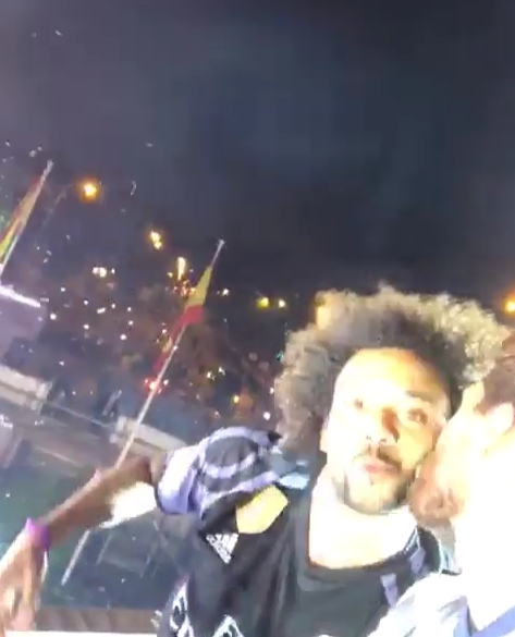 Sergio Ramos comparte su encuentro con la diosa Cibeles con beso a Marcelo incluido Sergio Ramos comparte su encuentro con la diosa Cibeles con beso a Marcelo incluido