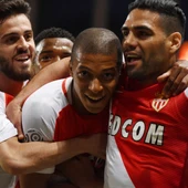 Mbappé celebra un gol junto a sus compañeros Mbappé celebra un gol junto a sus compañeros