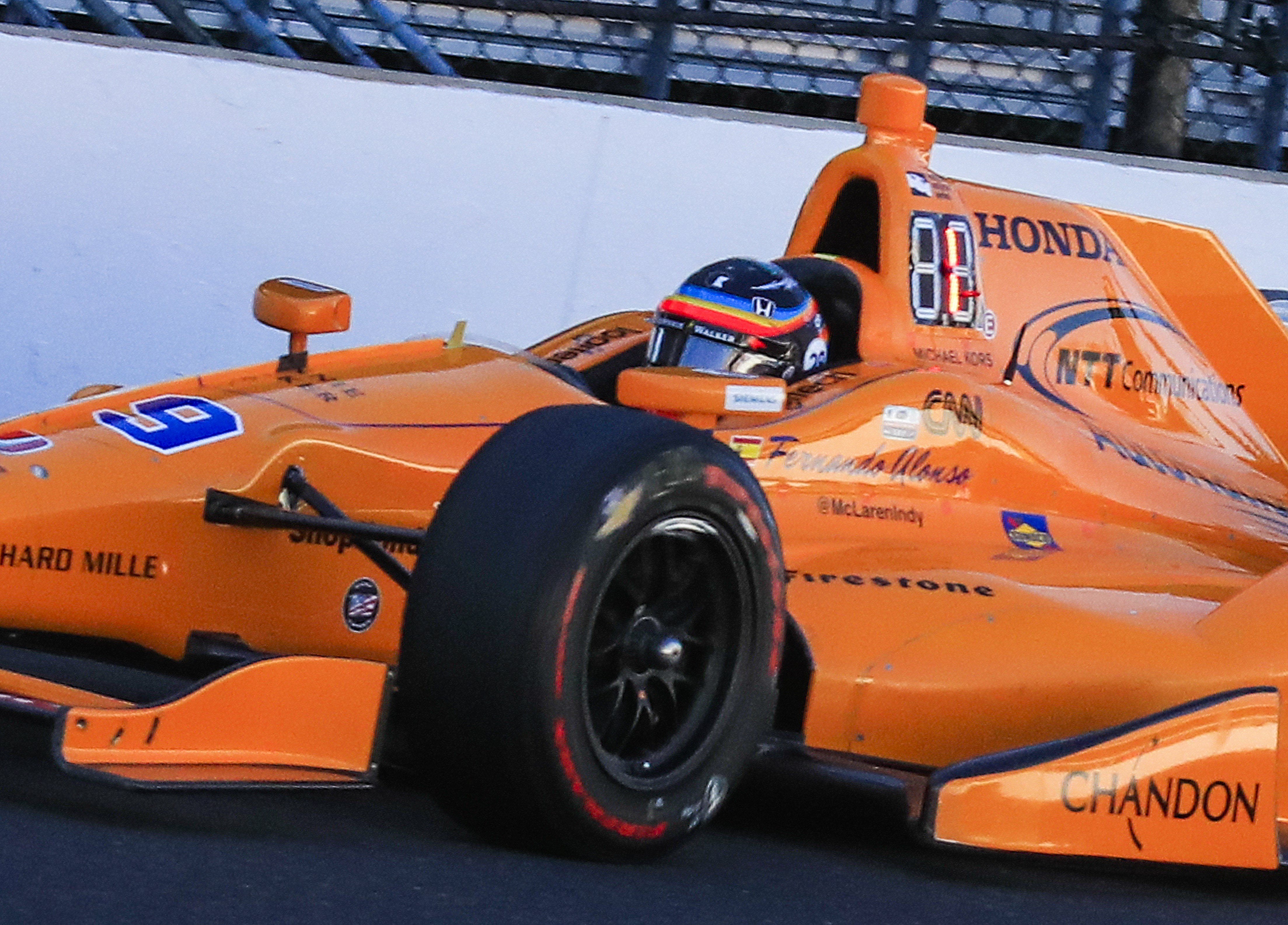 Fernando Alonso rompe el motor a 21 vueltas del final de las 500 Millas de Indianápolis Fernando Alonso rompe el motor a 21 vueltas del final de las 500 Millas de Indianápolis