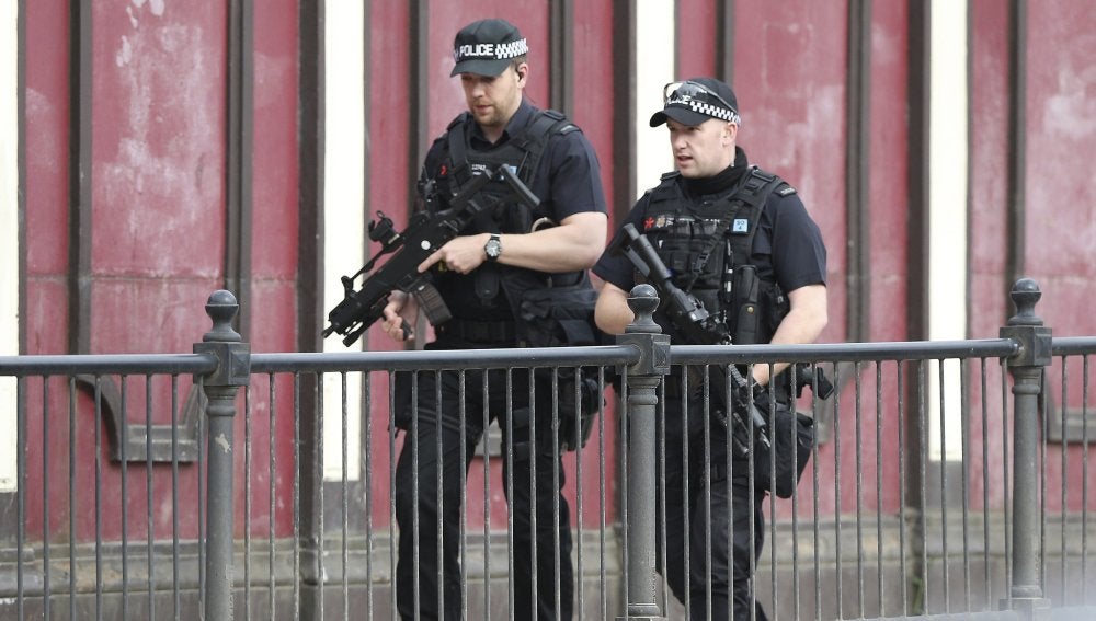 Dos policías en Manchester