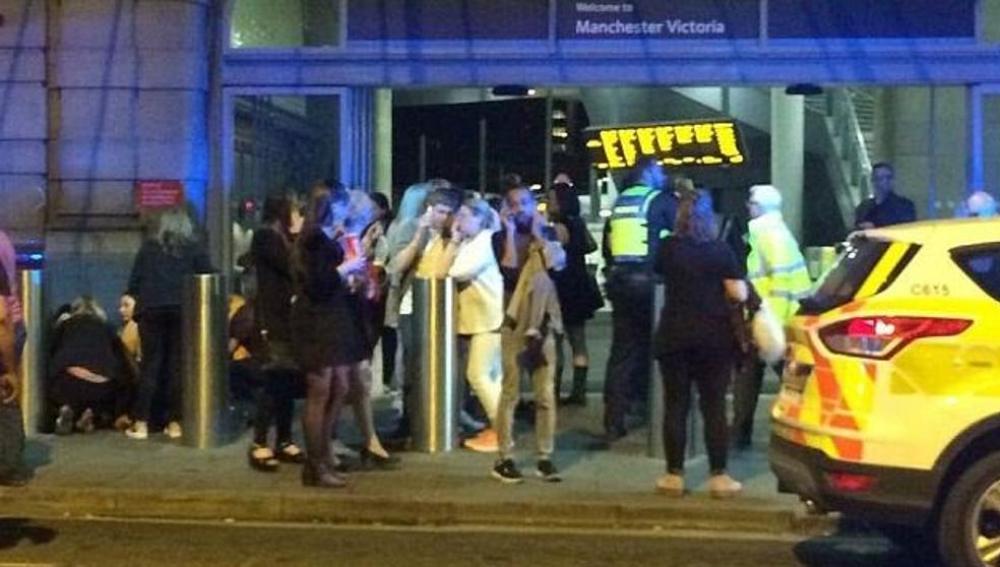 La policía desaloja el estadio Manchester Arena tras producirse dos explosiones