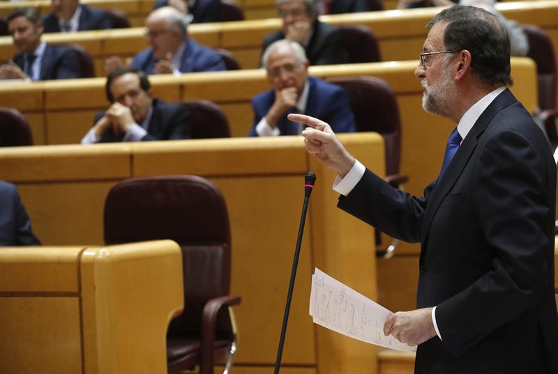 Rajoy pide a ERC dejar de pensar en Puigdemont y desbloquear la investidura Rajoy pide a ERC dejar de pensar en Puigdemont y desbloquear la investidura