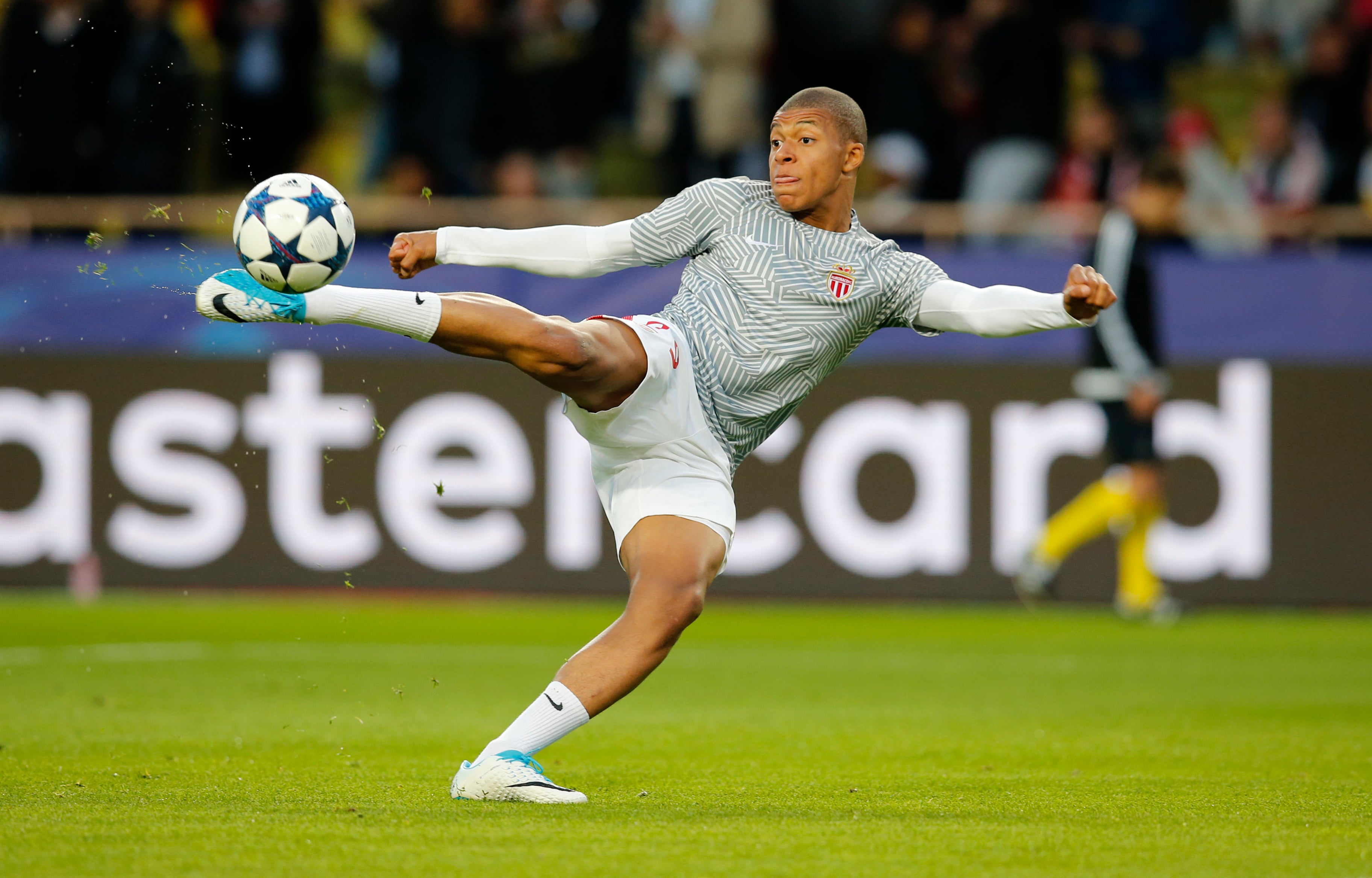 Mbappé habla sobre su futuro: "Tomaré mi decisión pensando en mi carrera" Mbappé habla sobre su futuro: "Tomaré mi decisión pensando en mi carrera"