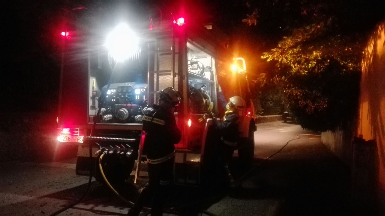 Una fallecida y varios heridos en el incendio de un edificio en Granada Una fallecida y varios heridos en el incendio de un edificio en Granada