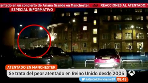 Frame 20.644 de: Los primeros momentos tras el atentado en Manchester muestran el p&aacute;nico vivido por los asistentes al concierto de Ariana Grande
