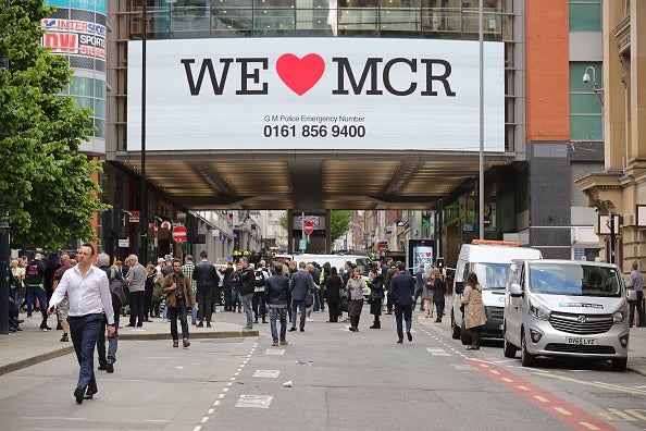 La Policía evacúa un centro comercial en Manchester por un "incidente" La Policía evacúa un centro comercial en Manchester por un "incidente"