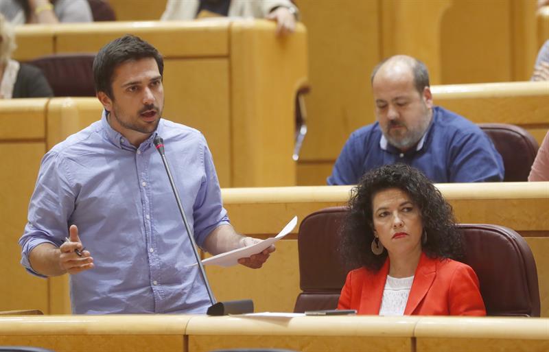 Rajoy arremete contra Podemos y aconseja a Espinar que tome tila en lugar de tanta coca-cola Rajoy arremete contra Podemos y aconseja a Espinar que tome tila en lugar de tanta coca-cola