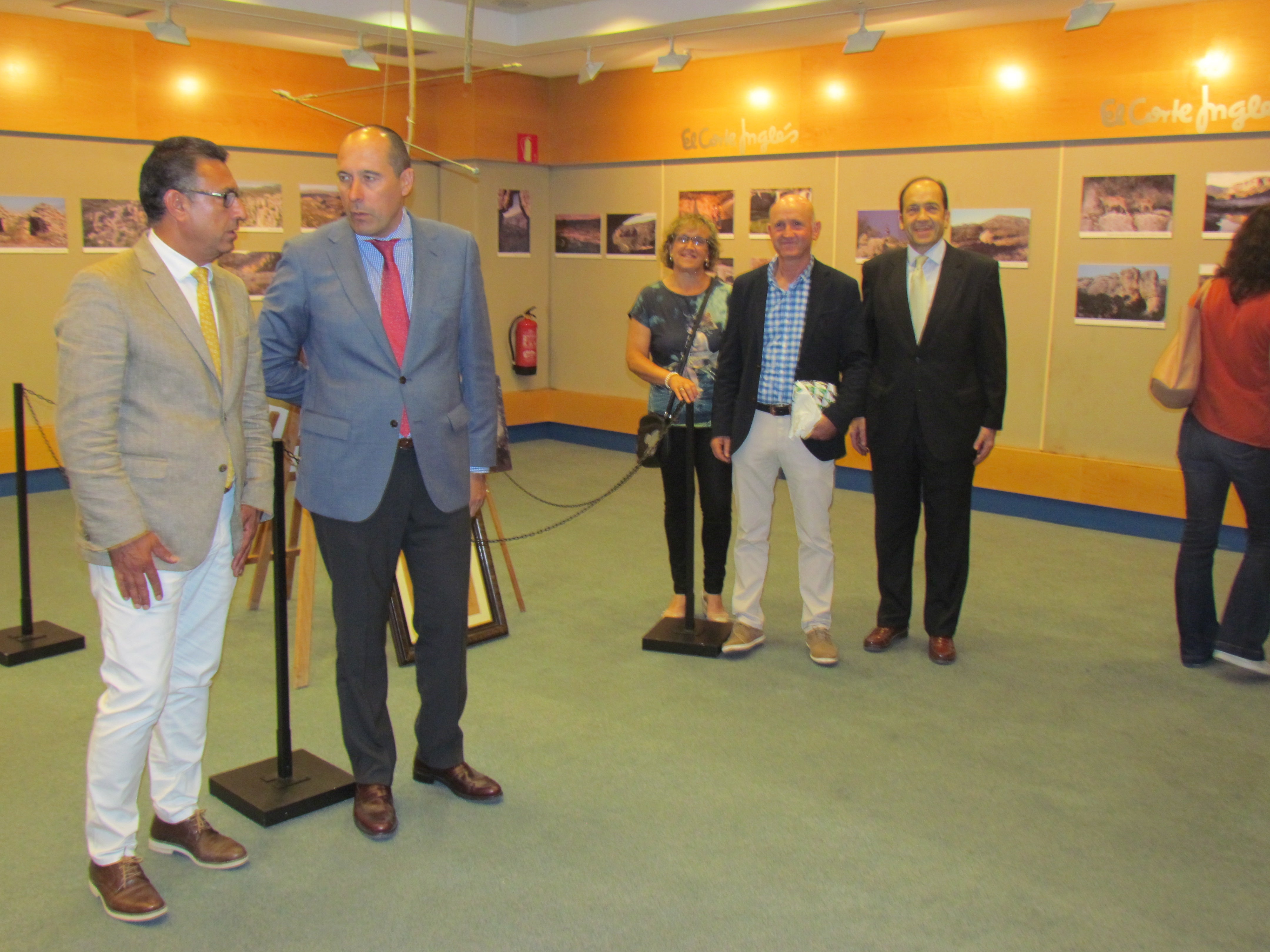 El Corte Inglés inaugura la exposición “100 Aniversario del descubrimiento de las pinturas rupestres de la Valltorta” El Corte Inglés inaugura la exposición “100 Aniversario del descubrimiento de las pinturas rupestres de la Valltorta”