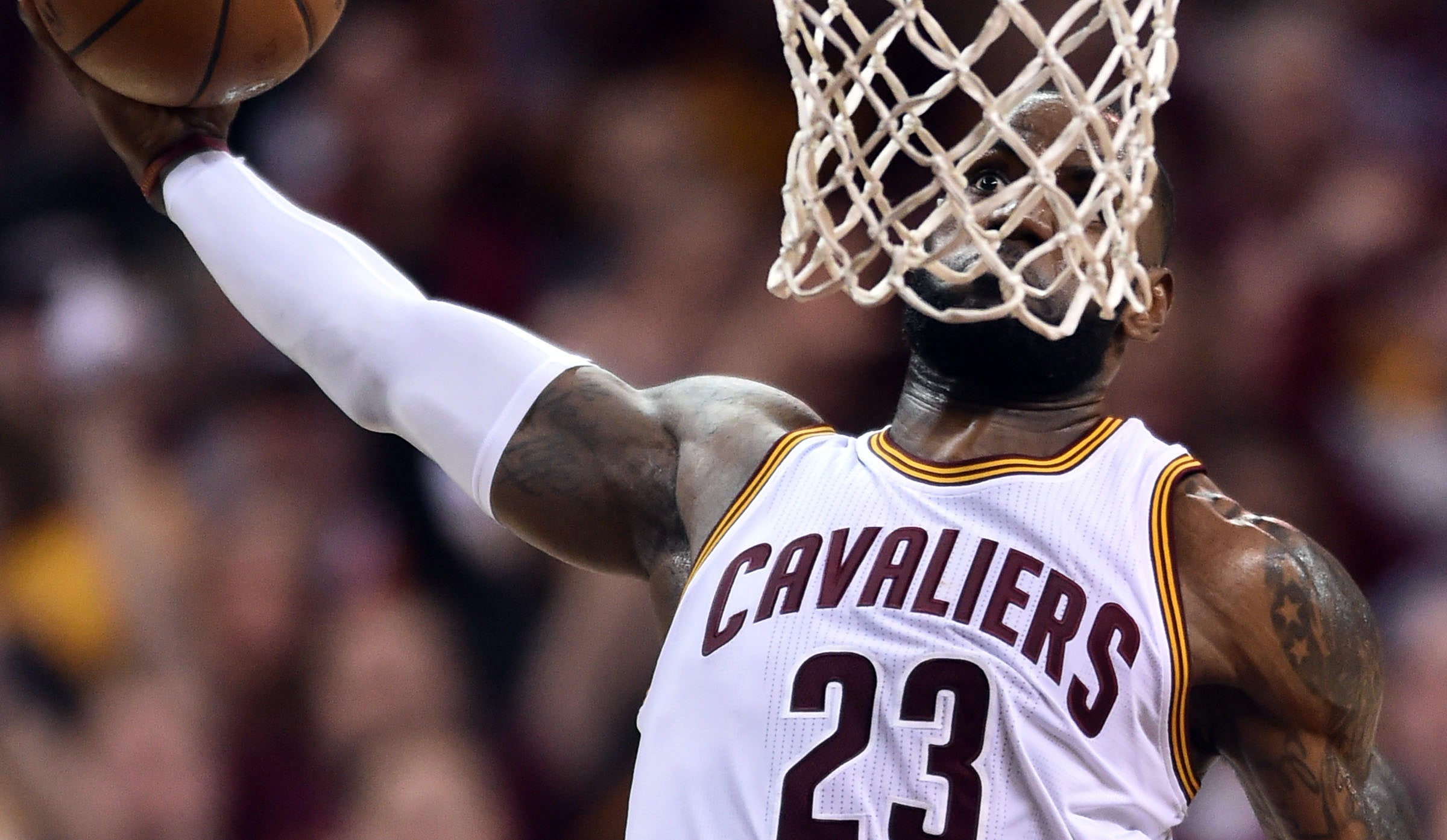 LeBron James y Kyrie Irving acribillan a los Celtics con 76 puntos y se quedan a un triunfo de las Finales LeBron James y Kyrie Irving acribillan a los Celtics con 76 puntos y se quedan a un triunfo de las Finales