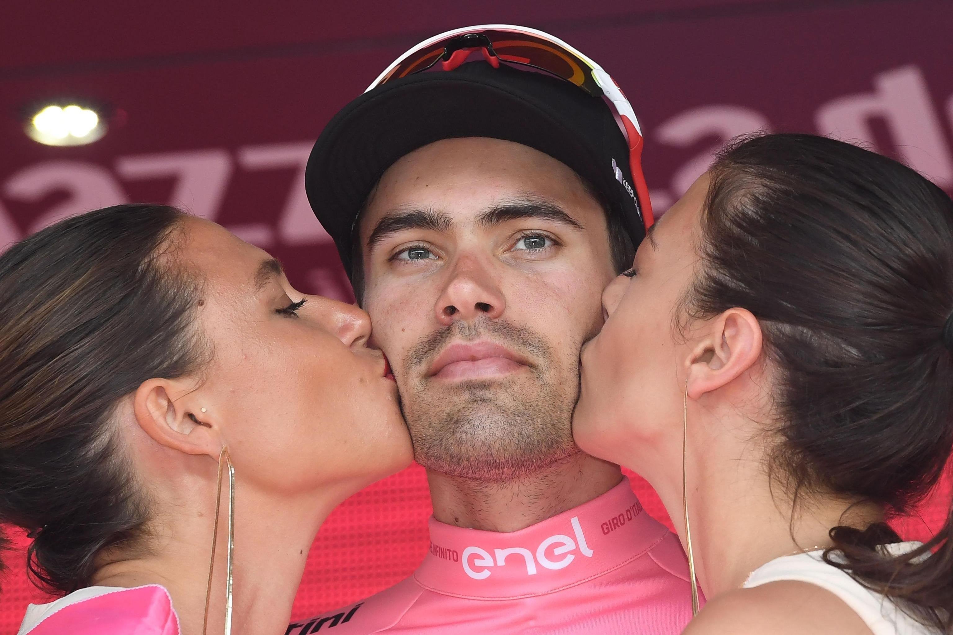 Dumoulin no entiende que Nairo Quintana y Nibali no le esperasen tras su 'apretón': "Esto es una mierda" Dumoulin no entiende que Nairo Quintana y Nibali no le esperasen tras su 'apretón': "Esto es una mierda"