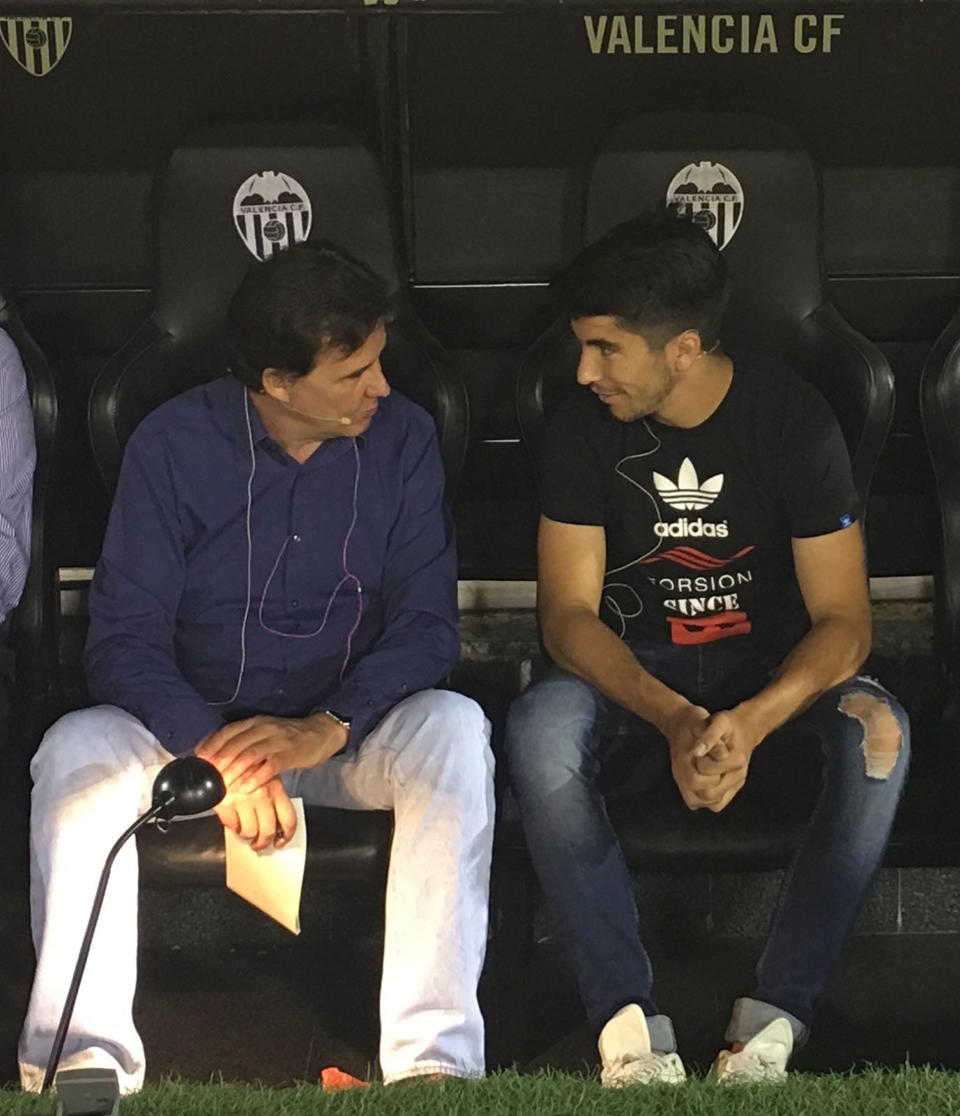 Carlos Soler: "El fútbol profesional es más bonito de lo que esperaba, jugar en Mestalla es increíble" Carlos Soler: "El fútbol profesional es más bonito de lo que esperaba, jugar en Mestalla es increíble"