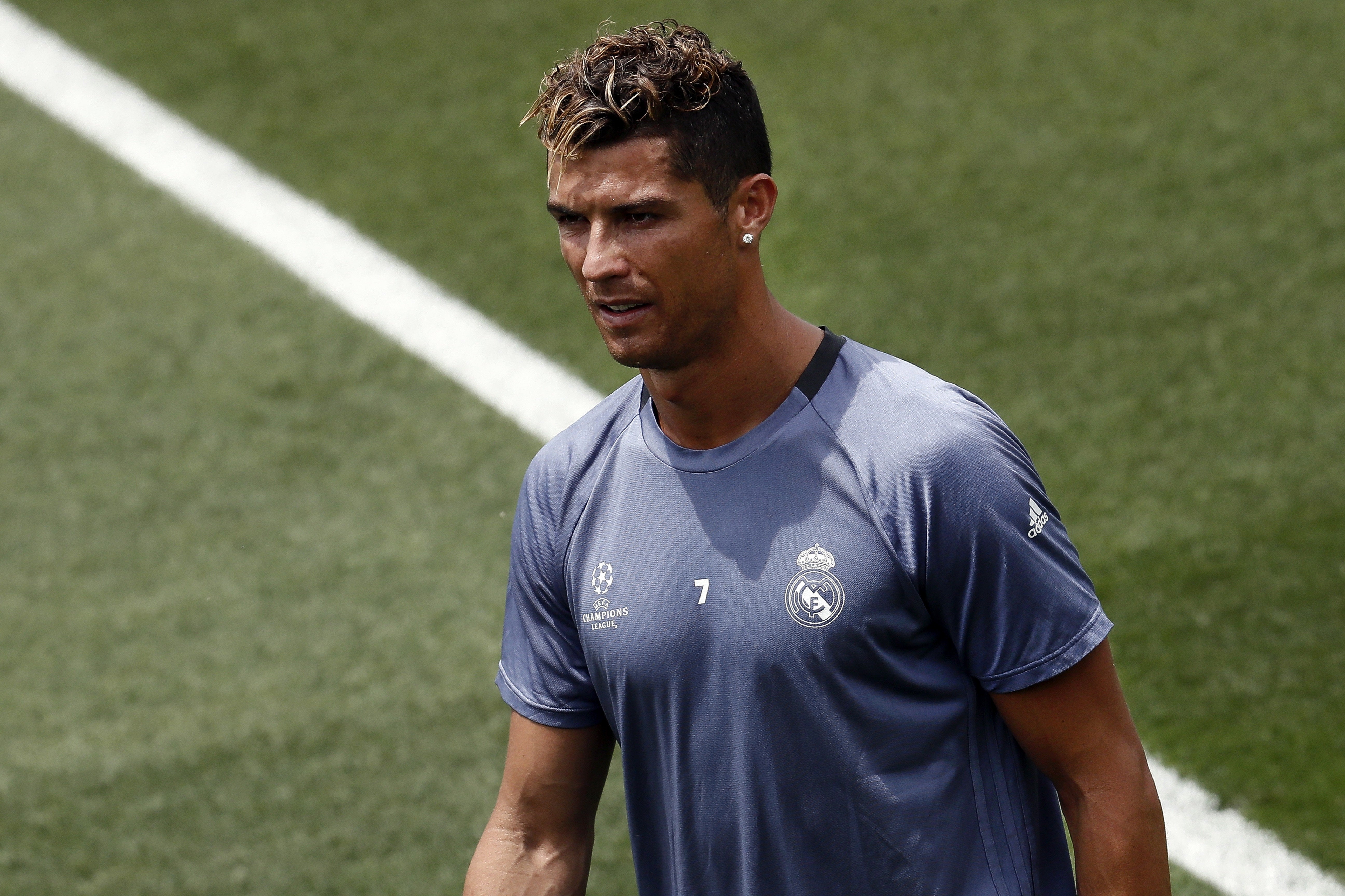 La Fiscalía denuncia a Cristiano Ronaldo por defraudar 14,7 millones de euros La Fiscalía denuncia a Cristiano Ronaldo por defraudar 14,7 millones de euros