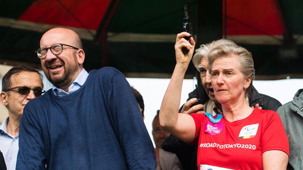 El primer ministro belga se queda sordo de un oído tras un pistoletazo de salida en una carrera popular El primer ministro belga se queda sordo de un oído tras un pistoletazo de salida en una carrera popular