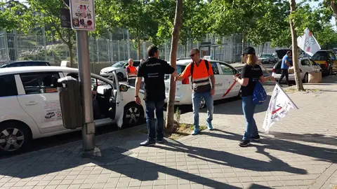 Un grupo de taxistas durante la huelga de taxis en protesta por Uber y Cabify Un grupo de taxistas durante la huelga de taxis en protesta por Uber y Cabify