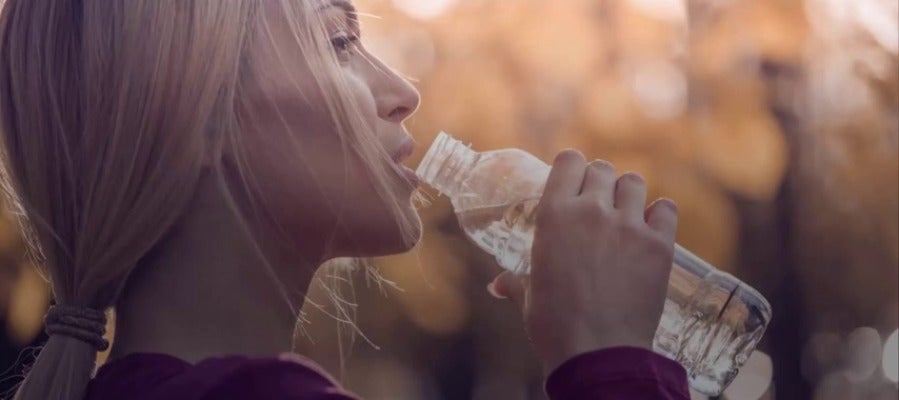 Una buena hidratación es esencial para la salud Una buena hidratación es esencial para la salud