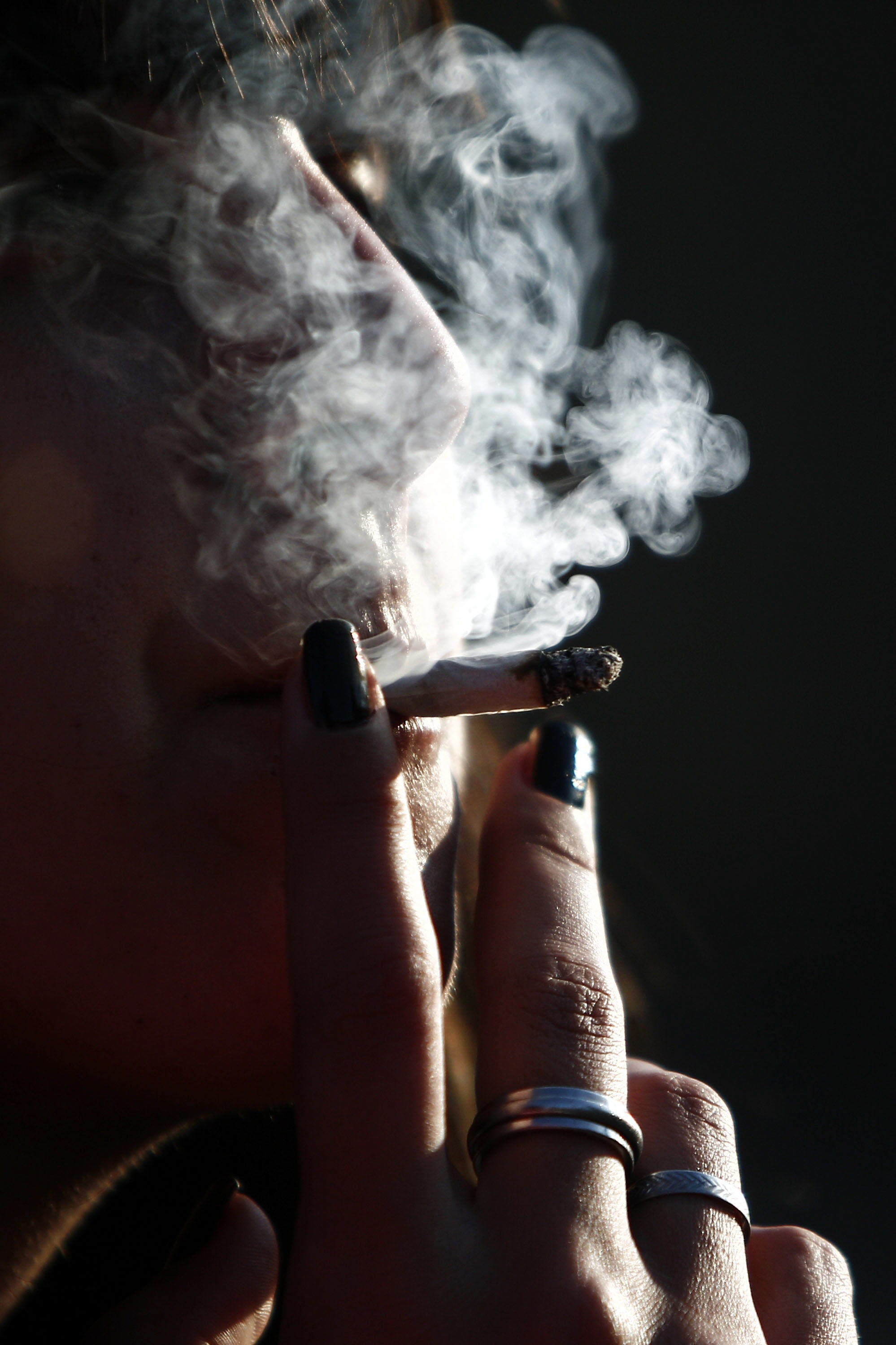 Nueva York prohíbe la venta del tabaco a menores de 21 años Nueva York prohíbe la venta del tabaco a menores de 21 años