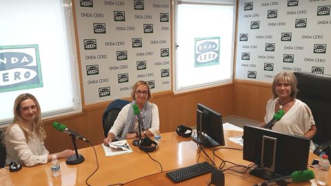 Con Teresa N&uacute;&ntilde;ez, presidenta de Asociaci&oacute;n de Familias Afectadas por el S&iacute;ndrome Alcoh&oacute;lico Fetal, la Dra. Nuria G&oacute;mez Barros. Experta en SAF y Adjunta a Psiquiatr&iacute;a Hospital Valle Hebr&oacute;n de Barcelona y Cristina Galonchino, madre de adolescente afectado y miembro de AFASAF 