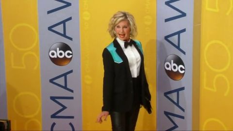 Frame 0.759702 de: Olivia Newton - John vuelve a padecer c&aacute;ncer de mama y anuncia su reca&iacute;da en las redes