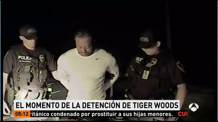 El vídeo de la detención de Tiger Woods: aturdido, descalzo, sin contestar a los agentes... El vídeo de la detención de Tiger Woods: aturdido, descalzo, sin contestar a los agentes...
