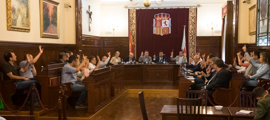 Este pleno extraordinario tiene por objeto el “dar respuesta dentro del Plan Castellón 135 a todos aquellos ayuntamientos que han solicitado obras que por su temporalidad tienen un carácter urgente. Este pleno extraordinario tiene por objeto el “dar respuesta dentro del Plan Castellón 135 a todos aquellos ayuntamientos que han solicitado obras que por su temporalidad tienen un carácter urgente.