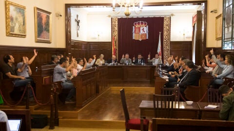 Este pleno extraordinario tiene por objeto el &ldquo;dar respuesta dentro del Plan Castell&oacute;n 135 a todos aquellos ayuntamientos que han solicitado obras que por su temporalidad tienen un car&aacute;cter urgente.