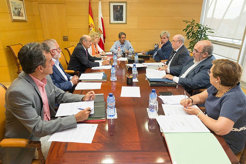 El Consejo de Gobierno podría aprobar este jueves el proyecto de presupuestos para 2018 El Consejo de Gobierno podría aprobar este jueves el proyecto de presupuestos para 2018