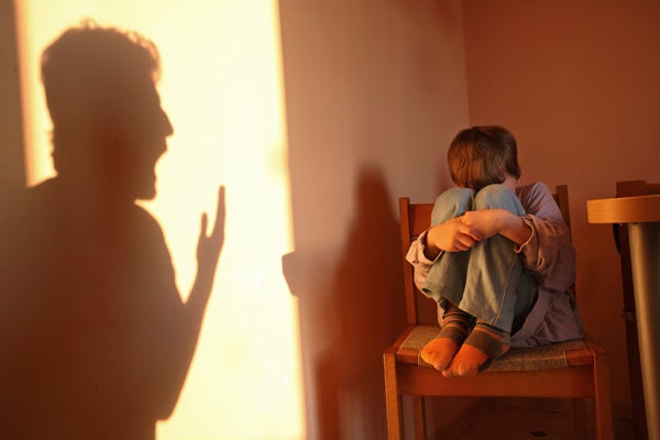 Uno de cada tres rusos aprueba pegar a los niños para educarles Uno de cada tres rusos aprueba pegar a los niños para educarles