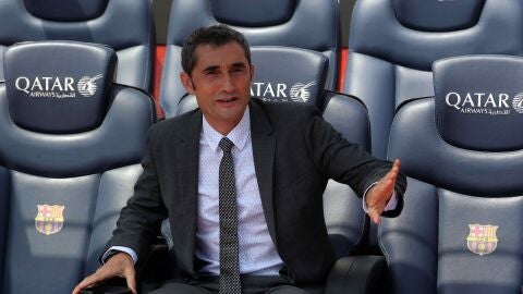 Ernesto Valverde se sienta por primera vez en el banquillo del Bar&ccedil;a