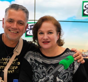 Lucía Galán, Pimpinela, con Juan Ramón Lucas durante una entrevista en Más de uno Lucía Galán, Pimpinela, con Juan Ramón Lucas durante una entrevista en Más de uno