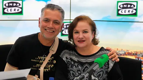 Lucía Galán, Pimpinela, con Juan Ramón Lucas durante una entrevista en Más de uno Lucía Galán, Pimpinela, con Juan Ramón Lucas durante una entrevista en Más de uno