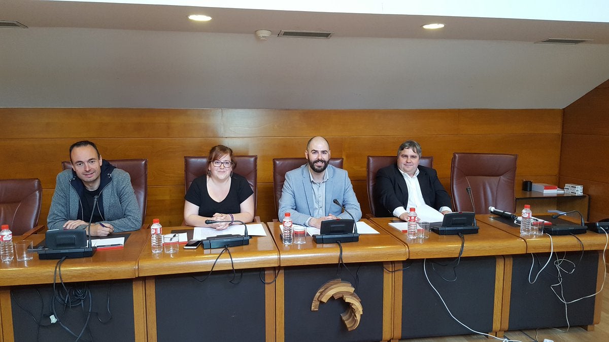 Podemos no presenta una moción de censura al Gobierno de Revilla por una "cuestión numérica" Podemos no presenta una moción de censura al Gobierno de Revilla por una "cuestión numérica"