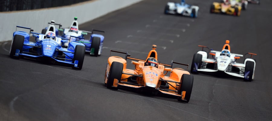 Fernando Alonso, liderando las 500 millas de Indianápolis Fernando Alonso, liderando las 500 millas de Indianápolis