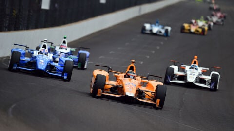 Fernando Alonso, liderando las 500 millas de Indian&aacute;polis
