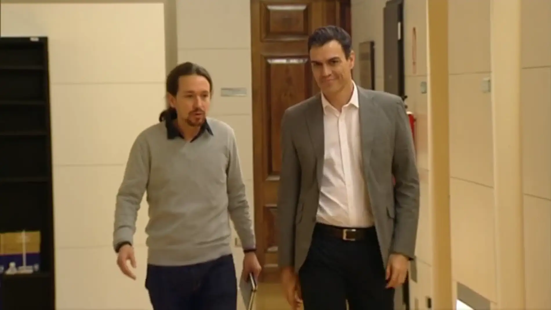 Frame 46.092107 de: El regreso de Pedro Sánchez aviva la competencia con Podemos