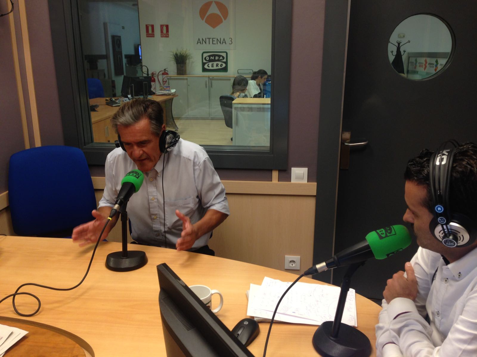 Juan Fernando López Aguilar "Ya estoy reuniendo avales. Unas primarias a finales de Julio dificultan la participación que hemos conocido" Juan Fernando López Aguilar "Ya estoy reuniendo avales. Unas primarias a finales de Julio dificultan la participación que hemos conocido"