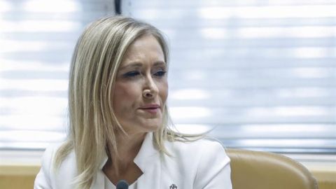 Cristina Cifuentes, al inicio de su comparecencia en la comisi&oacute;n de investigaci&oacute;n