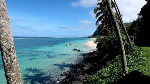 Playa paradisíaca (02-06-2017) Día soleado en la playa de Saleapaga en Samoa (Nueva Zelanda).