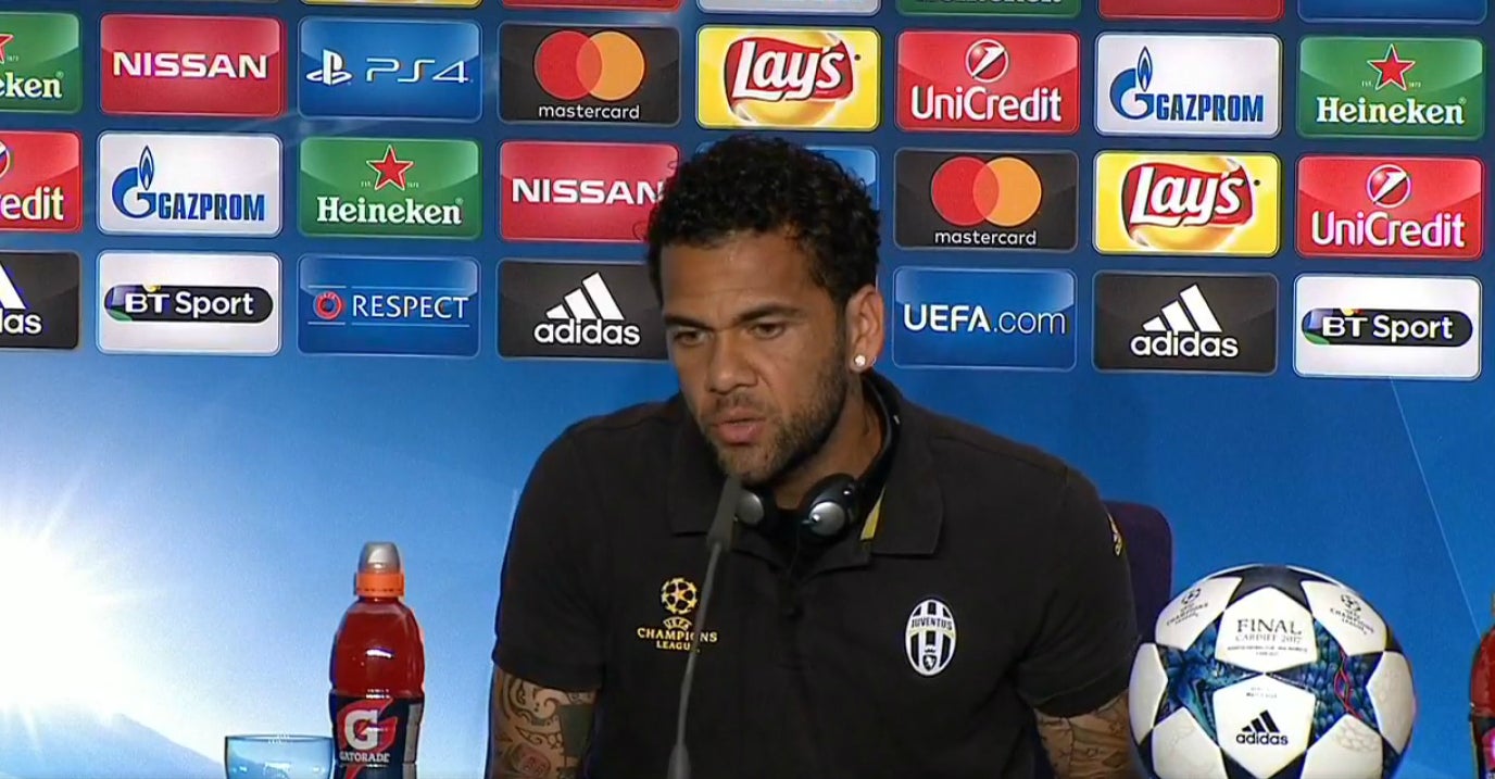 Dani Alves: "Dicen que el Real Madrid ganó la última final con gol en fuera de juego..." Dani Alves: "Dicen que el Real Madrid ganó la última final con gol en fuera de juego..."