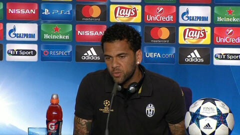 Dani Alves, en rueda de prensa