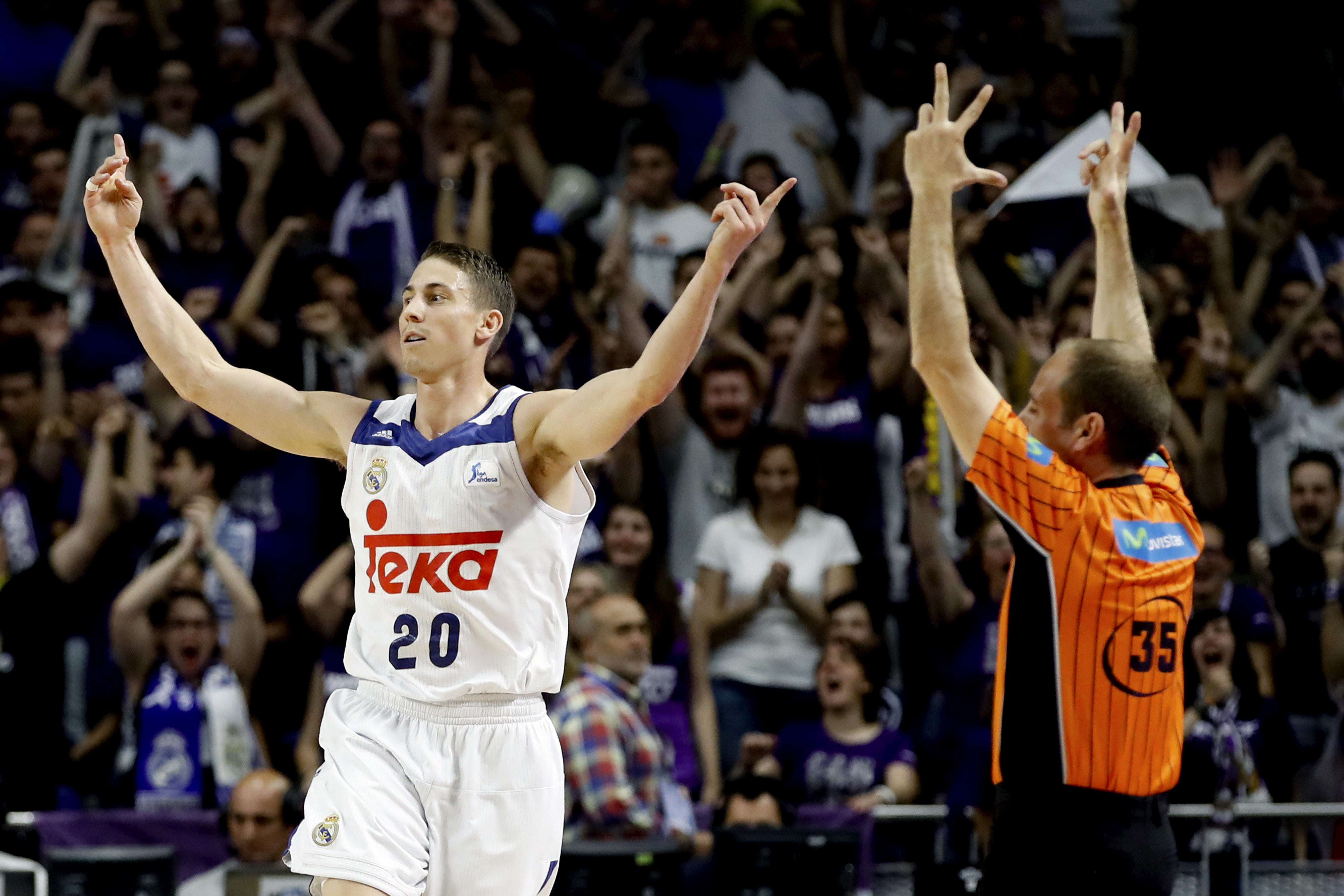 Carroll aúpa al Real Madrid al 2-0 contra el Unicaja con 29 puntos Carroll aúpa al Real Madrid al 2-0 contra el Unicaja con 29 puntos