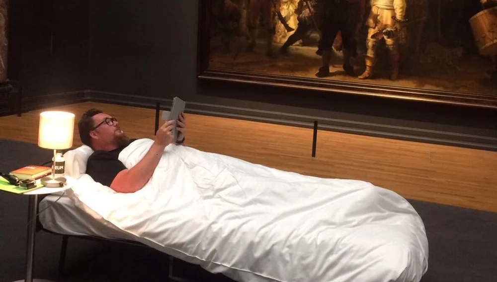 Durmiendo con 'La ronda nocturna' de Rembrandt  