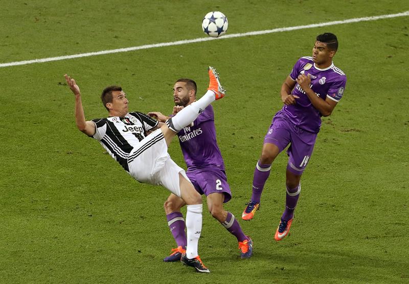 La chilena de Mandzukic al Real Madrid en la final de la Champions, elegido mejor gol de la UEFA de la pasada temporada La chilena de Mandzukic al Real Madrid en la final de la Champions, elegido mejor gol de la UEFA de la pasada temporada