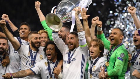Sergio Ramos alza al cielo de Cardiff la Duod&eacute;cima Champions del Real Madrid