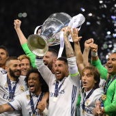 Sergio Ramos alza al cielo de Cardiff la Duodécima Champions del Real Madrid